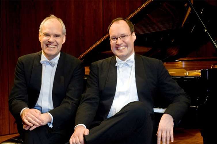  Prof. Hans-Peter und Volker Stenzl.