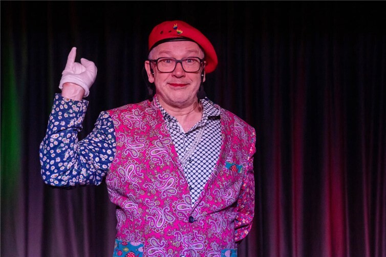  Robert Griess als Transgender Gerneralin GeorginaFoto: RobertGriess