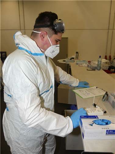 : Rund 200 Corona-Schnelltests werden pro Tag im Drive-In-Testzentrum bei der VG Kaisersesch ausgewertet.