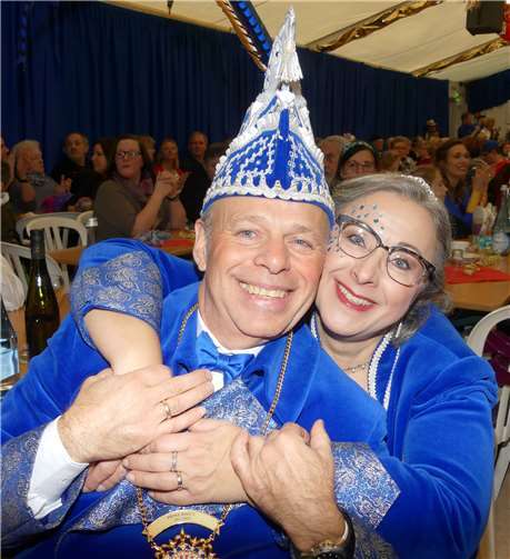 : Seine Tollität Prinz Ralf I. und ihre Lieblichkeit Prinzessin Martina I. erfreuten sich mit dem närrischen Volk an einer tollen Kinder- und Jugendsitzung.