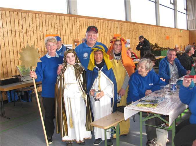 ... dass sie sich bald wieder, wie auf dem Foto vom Heilige-Drei-Könige Wandertag in Hünsborn im Sauerland, mit Freunde treffen und gemeinsam Wandern können.Foto: Wanderfreunde Ebernhahn