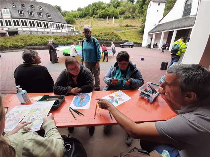 ... oder Mandalas ausmalen.