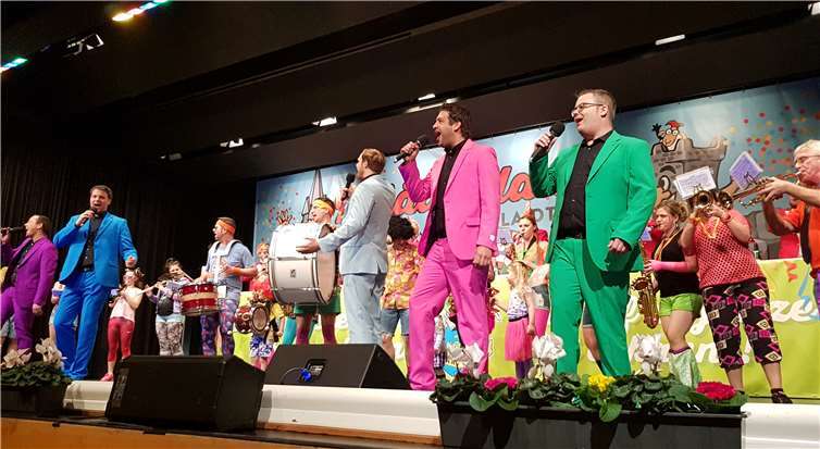 ... so dass die erste Rakete durch Sitzungspräsident Bronco Mürtz gefordert wurde.