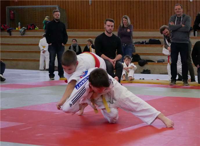 ... und Jungen zeigten großen Einsatz und erbrachten gute Leistungen.