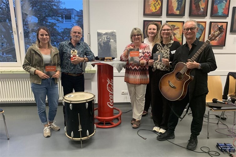  (v. l. n. r.) Eva Sobotka, Friedhelm Kappenstein, Marion Surrey, Lisa-Marie Weber, Ute Remshagen und Michael Schaefer nach dem Konzert.