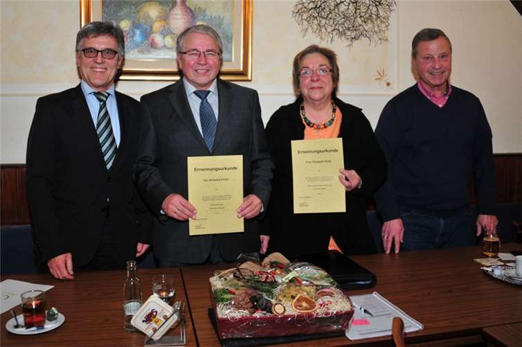  (v.l.n.r.): Bürgermeister Wolfgang Kroeger, neuer Ortsvorsteher Wolfgang Kistner, Stellvertretung Elisabeth Groß und der scheidende Ortsvorsteher Bernd Kriechel.Rü