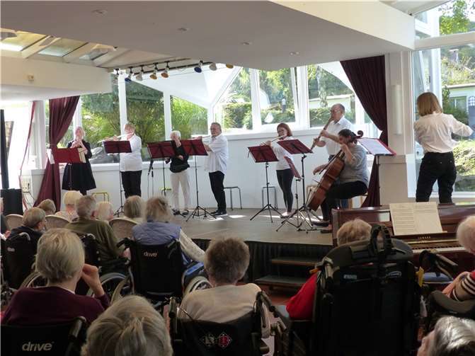 - von links nach rechts: Ulrike Hahne, Beatrix Frömbgen, Sabine Seidel, Frank Plessen-Kiefer, Andrea Sieger, Heinz Adams, Silke Hammen und Irmela Nolte.  Foto: privat