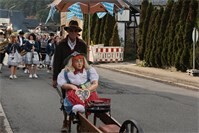 Oktoberfest und Trachtenumzug in Insul mit Musik und viel Gaudi