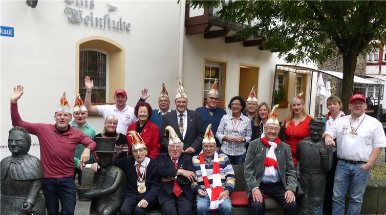 002: Zum Start in die neue Kampagne trafen sich die Cochemer Narren in der Weinschänke „Ellis Marie“.