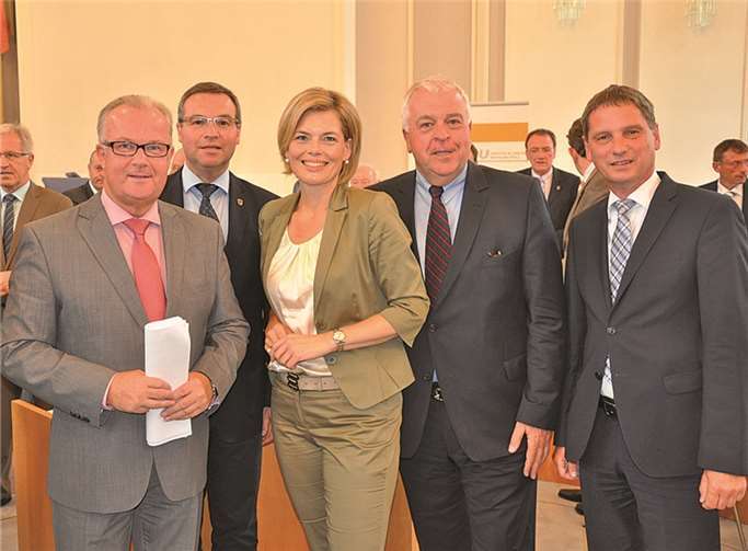 1. Beigeordneter Bad Neuenahr-Ahrweiler, Hans-Jürgen Juchem, Horst Gies MdL, Julia Klöckner MdL, Vorsitzende CDU Rheinland-Pfalz, Guido Ernst MdL, Kreisverwaltung Karl-Heinz Porz (v.l.).privat