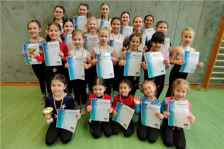 1. Durchgang: vorne: Dila, Sandra, Mayla, Samira, Greta; 2te Reihe: Mara, Emma, Emma, Pauline, Nicole, Mira, Leoni; 3te Reihen: Mihaela, Carlotta, Maximilia, Kea, Philippa, 4te Reihe: Carla, Maja, Sakia, Diana, Flora. Quellen: TV 08 Baumbach