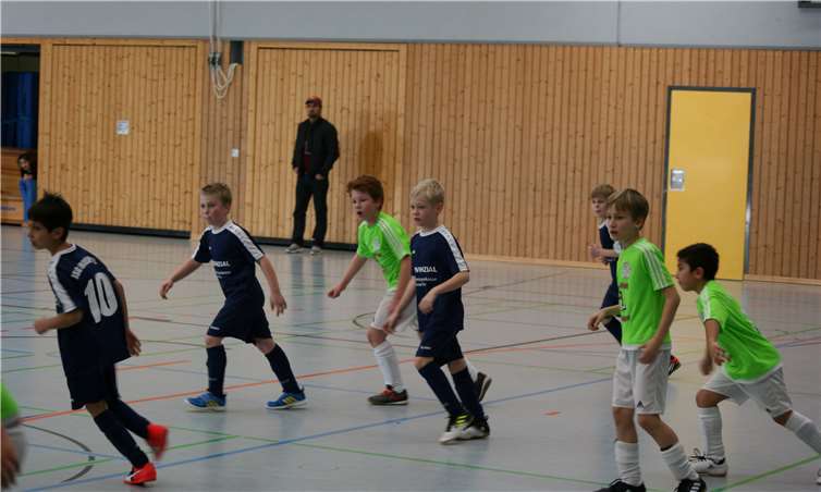 1-Jugend der JSG Hocheifel in den blauen Trikots beim Einsatz in Niederzissen.privat