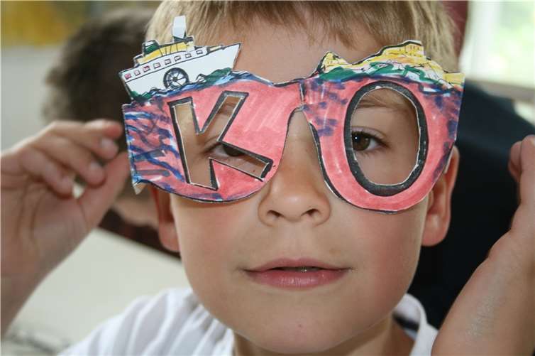 1. Kinder-Kreativ-Tag von Soroptimist International, Club Koblenz - mit der selbst gestalteten Koblenzer Brille