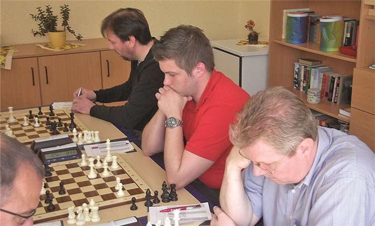 1. Mannschaft: Brett 1 bis 3 des SC Brohltal Weibern Martin Lukas, Mathias Koslowski, und Wolfgang Fink (v.r.). privat