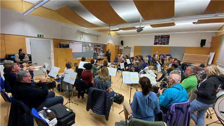 1. Orchesterprobe der Bläserklasse Spätlesen. Quelle: Musikverein Löf