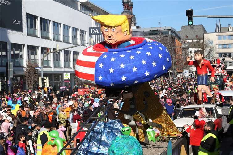 1. Platz Motivwagen: UFO/Aliens des Alt-Herren-Corps. Fotos: Godehard Juraschek