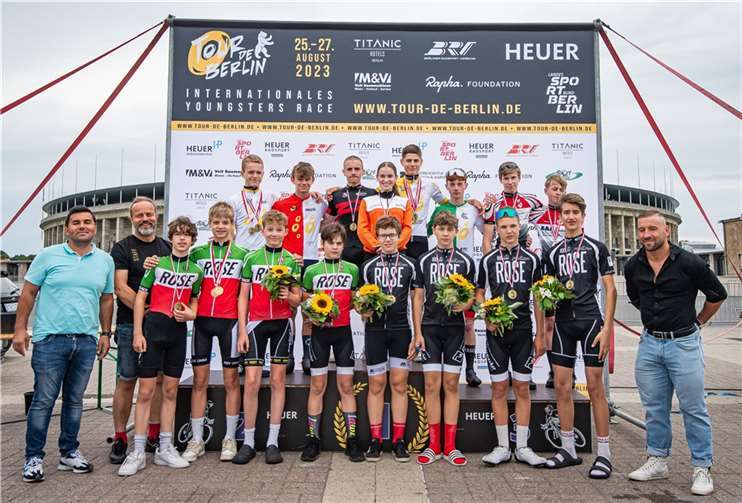 (1. Reihe v.l.) Anton Hafeneger (RC Schmitter), Oskar Schulze-Hesselbach (RSV Unna), Mats Harneke (TSVE Bielefeld), Daan Ensenbach, Niklas Klemmt, Valentino Zandegiacomo de Lugan, Mika Lohmar (alle RSC Rheinbach) und Hannes Kilsch (RC Schmitter).  Foto: Drew Kaplan Photogragraphy