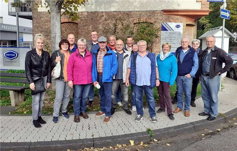 1. Reihe v.li. Monika Sauerborn, geb. Bertram, Reinhilde Heuscher, geb. Kramer, Monika Sauerborn, geb. Maiwald, Rüdiger Hoffmann, Gerhard Volk, Norbert Günther, Marita Bautsch, geb. Dorn, Jürgen Göhring und Klaus Göhring. 2. Reihe v.li. Karl-Heinz Meunier, Karl-Josef Maden, Manfred Luxem, Halter Vietze, Ingrid Kirschner, geb. Sauerborn, Hildegard Herrmann, geb. Dünnwald.Foto: privat