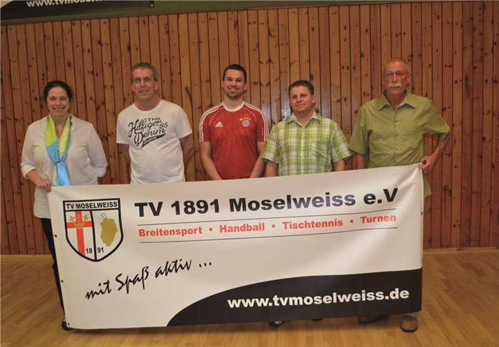 1, Vorsitzender Bruno Mader (r.) mit langjährigen Mitgliedern.privat