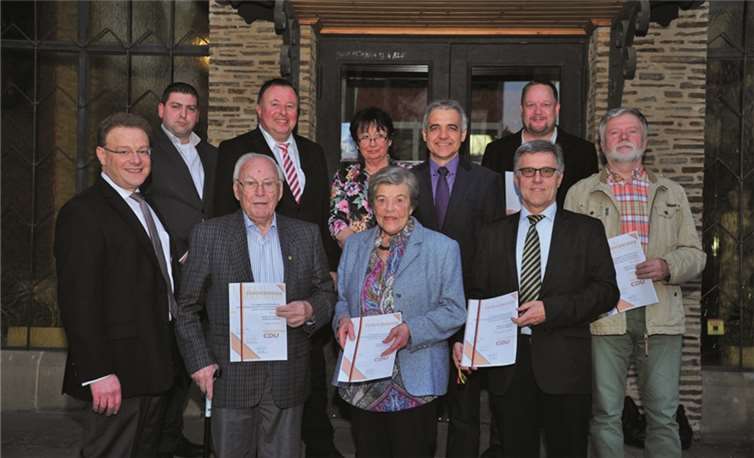 1. Vorsitzender Franz Hermann Deres, Rene Zerwas, 60 Jahre Mitglied Josef Schmitz, Landrat Pfoehler, Charlotte Hager, Gisela Jopp, Hans-Werner Adams stellvertr. Vorsitzender, Wolfgang Kroeger, Volker Risse und Joachim Fiege.-RÜ-