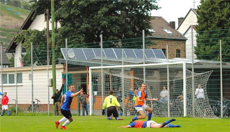 1:0 - Raphael Muskulus dreht jubelnd ab. Foto: privat