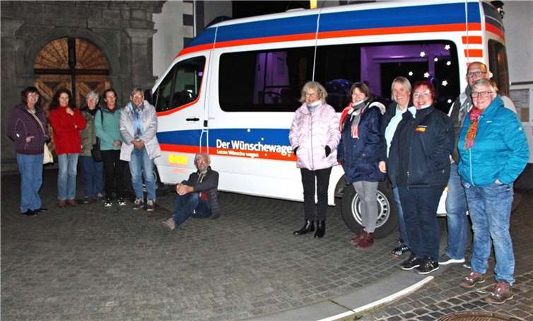 10 Teilnehmerinnen und Teilnehmer kamen zum Erfahrungsaustausch, der unter dem Motto „Letzte Wünsche wagen“ stand.  Foto: Ralph Seeger