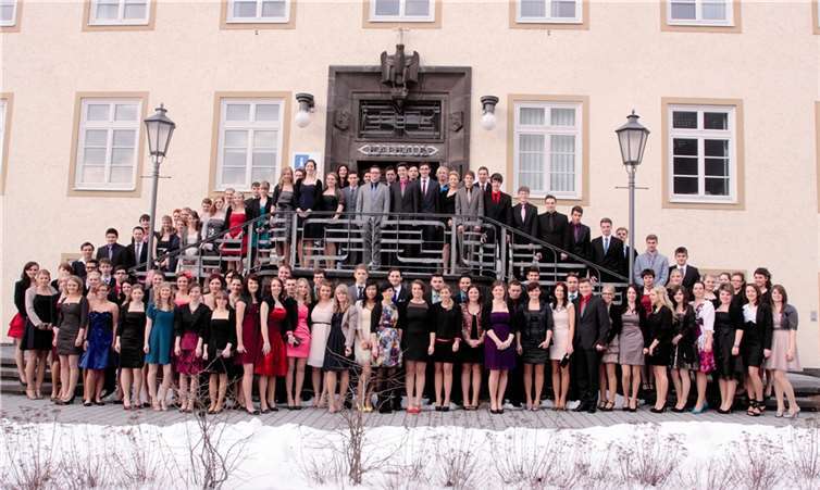 100 Abiturienten des Erich Klausener Gymnasiums Adenau nahmen nun ihre Reifezeugnisse in Empfang. SES
