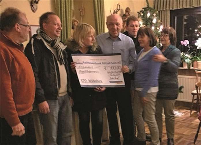 100 Euro für die Renovierung der Klais-Orgel konnten Petra Meyer und Martin Breuer entgegennehmen. privat