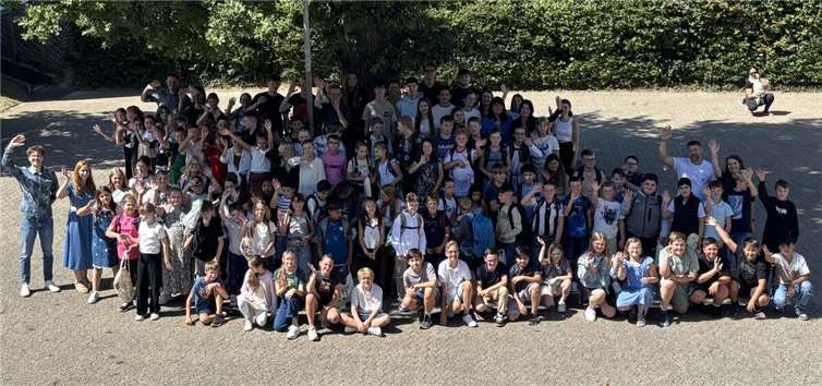 100 Fünftklässler wurden in einer Willkommensfeier herzlich in die Schulgemeinschaft aufgenommen.  Foto: Kurfürst-Balduin-Realschule plus FOS