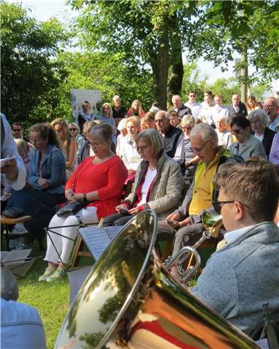 100 Jahre Kapelle mit Gottesdienst und zünftigem Platzkonzert. Foto: HVO