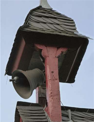 100 Jahre Schönstatt - die kleine Glocke des Urheiligtums heißt alle Besucher willkommen. privat