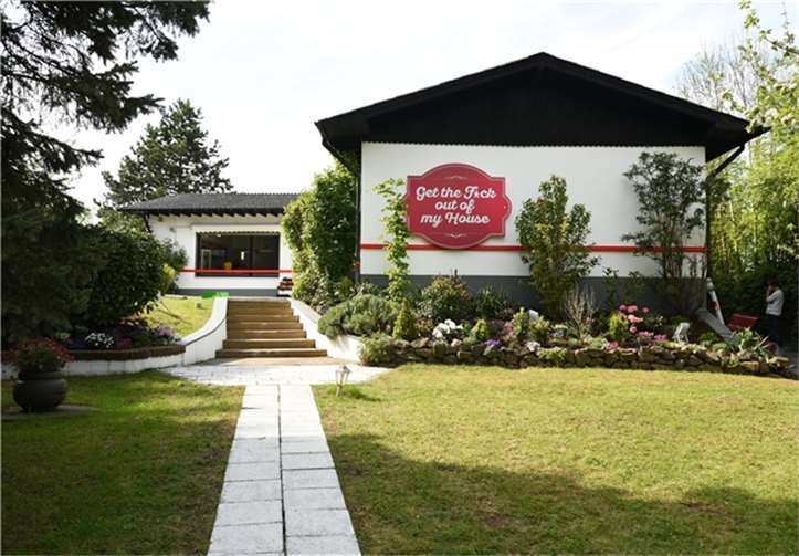 100 Leute leben in diesem Einfamilienhaus auf 116 Quadratmetern zusammen. Foto: ProSieben / Willi Weber