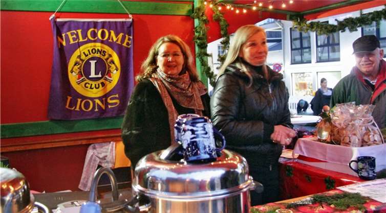 1.000 Euro spendete der Lions-Club Bonn-Rhenobacum an den Rheinbacher Verein Togo-Hilfe e.V.