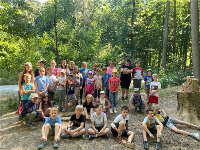 103 Kinder, im Alter von fünf bis zwölf Jahren, konnten bei herrlichem Wetter 20 unbeschwerte, erlebnisreiche Ferientage, in der AWO Ferienfreizeit, am Flürchen genießen. Fotos: privat