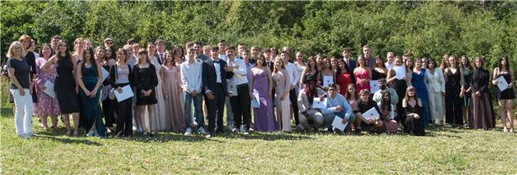 107 Abgänger der Philipp Freiherr von Boeselager Realschule plus Ahrweiler erhielten ihre Abschlusszeugnisse. Foto: Philipp Freiherr von Boeselager Realschule plus Ahrweiler