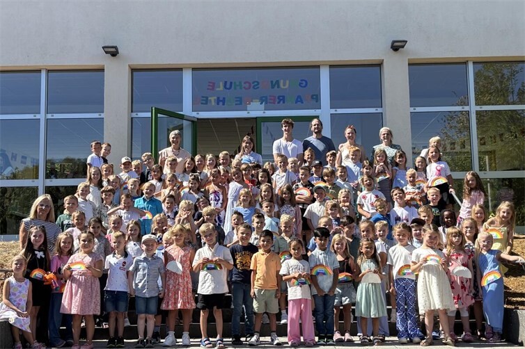 108 Erstklässler der Grundschule Pfarrer-Bechtel