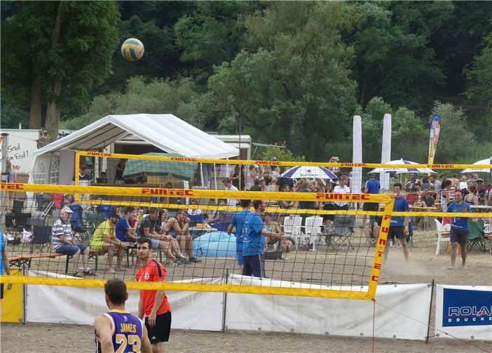 108 Teams mit 216 Teilnehmern/Innen waren beim28. Internationalen Beach-Volleyballturnier in Ediger-Eller am Start.