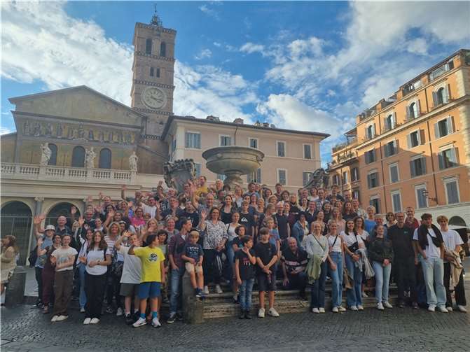 110 SchülerInnen, Lehrkräfte, Eltern und Ehemalige erlebten eine tolle Zeit in Rom.  Foto: Johannes-Gymnasium