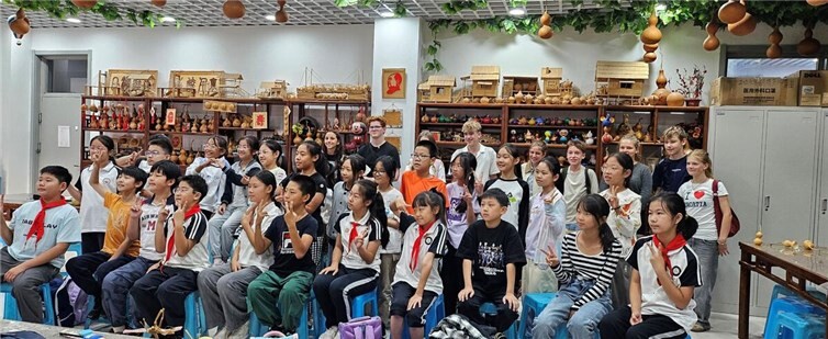 12 Schüler*innen der 9. und 10. Klassen des Städtischen Gymnasiums sowie deren begleitende Lehrkräfte sind vom „Chinaaustausch“ mit Beijing mit vielen neuen Eindrücken und neuen Erfahrungen nach Rheinbach zurückgekehrt. Foto: privat