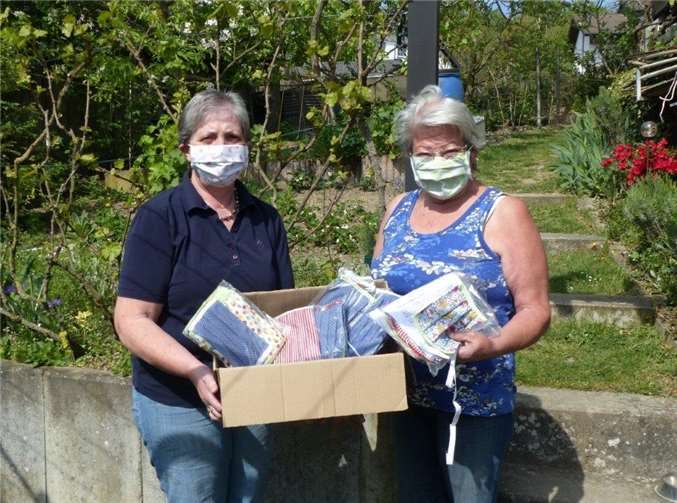 120 bunte Schutzmasken wurden genäht. Foto: privat