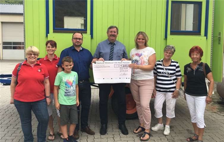1.200 Euro übergaben CDU Stadtverband Cochem, dem Cochemer Möhnenverein e.V. und der KfD St. Martin an die KiTa Klosterbergzwerge.privat