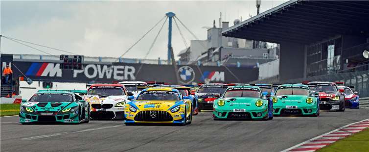 129 Fahrzeuge starteten am Samstag zum fünften Lauf der Nürburgring Langstrecken-Serie. Fotos: BURG