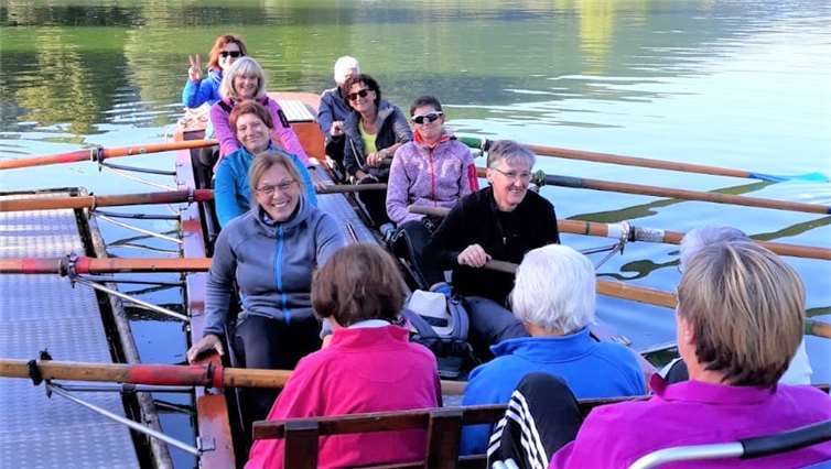 13 Frauen der Rudergesellschaft Treis- Karden nahmen an der Wanderfahrt teil. Foto: privat