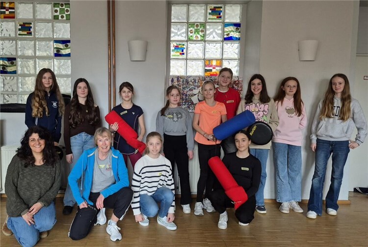 13 Mädchen lernten im JUKZ Lahnstein, wie sie sich verteidigen können.