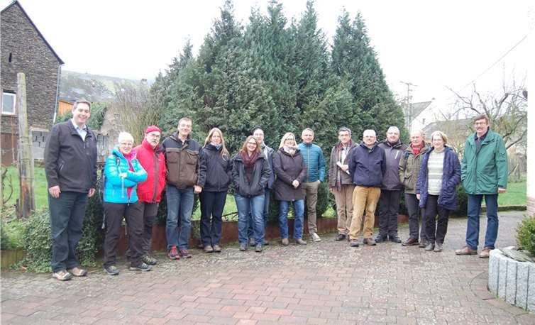 13 Wegepaten frischten ihr Wissen bei einem Schulungsseminar zur Wegemarkierung auf. Mosellandtouristik/Grontmij