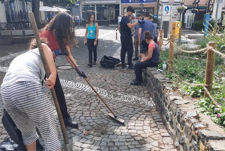 13 junge Menschen engagieren sich beim fünften IJGD-Workcamp in der Altstadt.