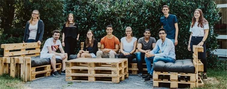 13 junge Menschen haben am 1. August mit einer Ausbildung bei „Berge & Meer“.  Foto: privat