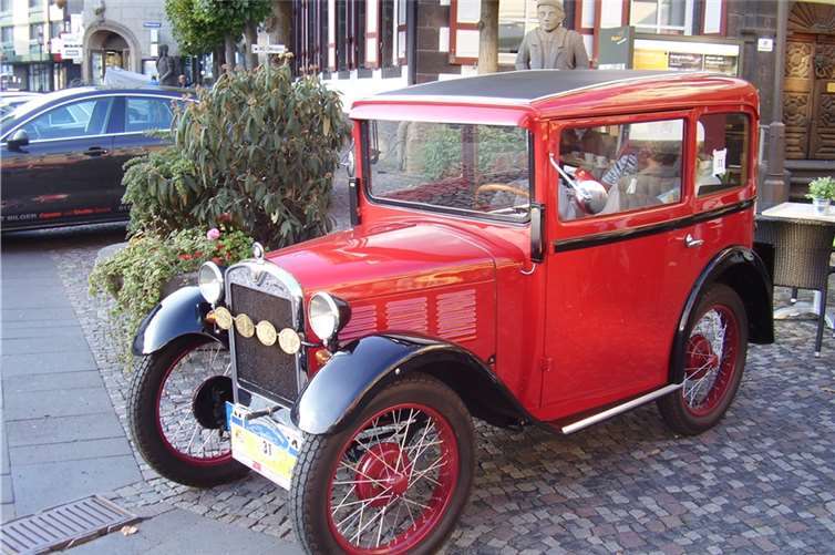 130 historische Automobile und 20 Motorräder werden am 7. September auf der Moselschiefer-Straße auf die Reise gehen. Foto: AC Mayen