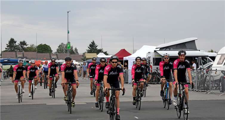 14 Akteure Team flott. e. V. aus Schalkenbachstellten sich in diesem Jahr dem Abenteuer Rad am Ring. Fotos: BURG