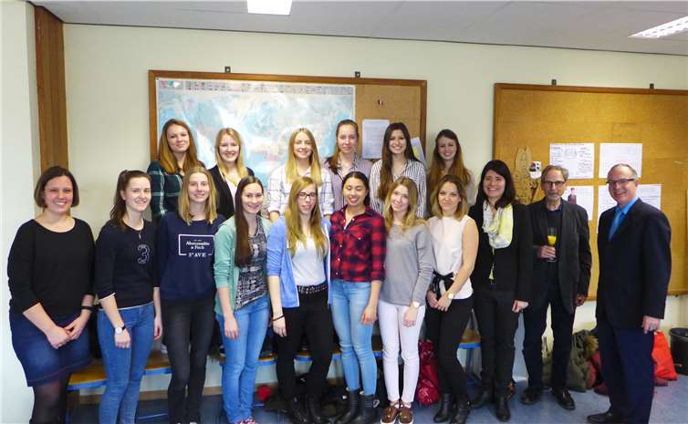 14 Schülerinnen der Europaschule Bertha-von-Suttner Gymnasium erwarben das französisches Abitur.privat
